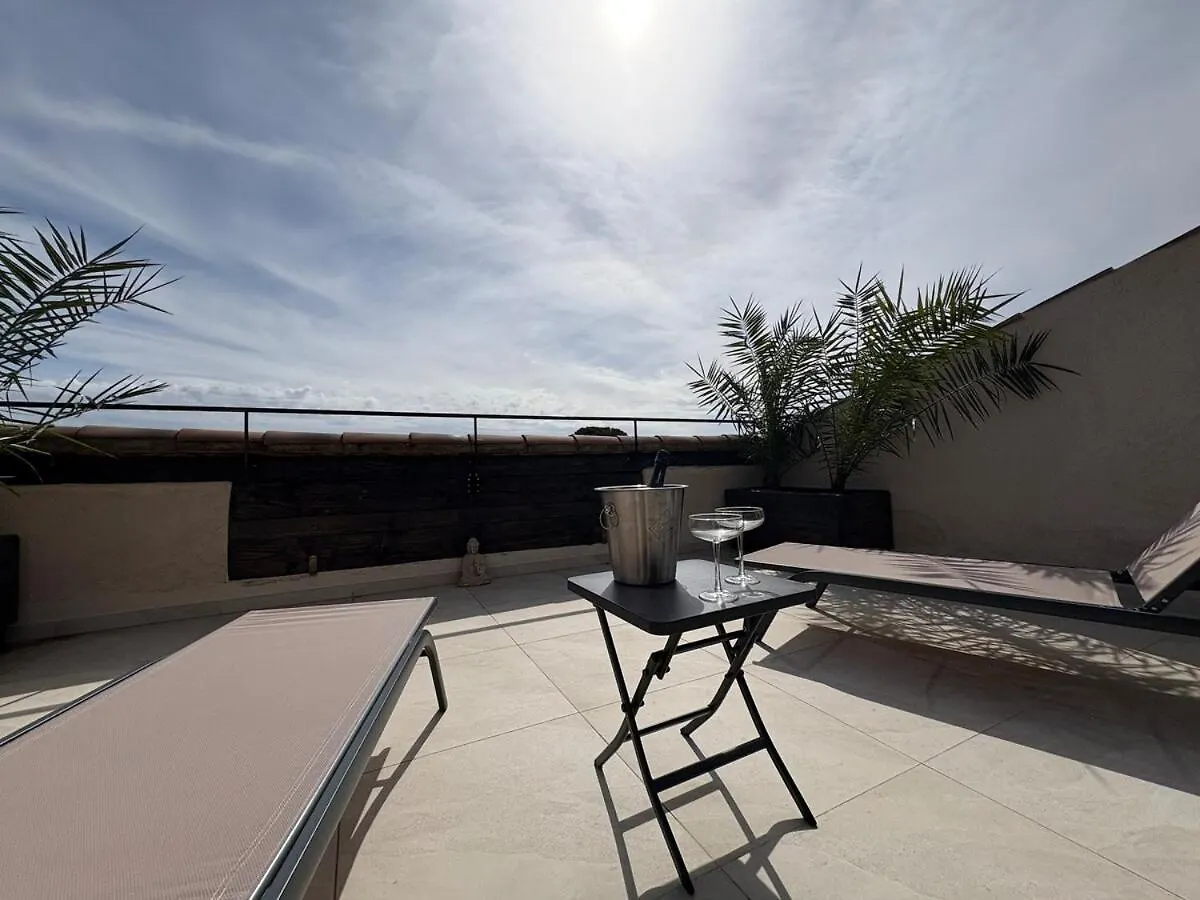 Duplex Neuf Avec Terrasse Et Tropezienne Sanary-sur-Mer 0*,  France