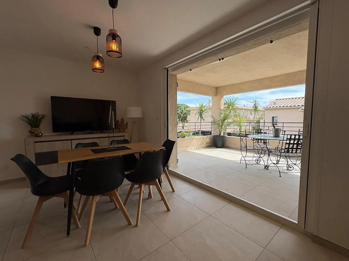 Holiday home Duplex Neuf Avec Terrasse Et Tropezienne Sanary-sur-Mer France